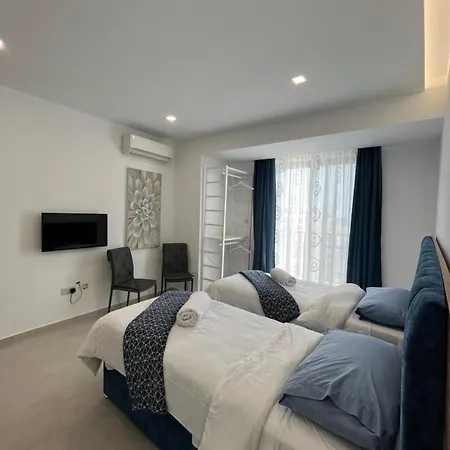 St Julians Penthouse Apartament *