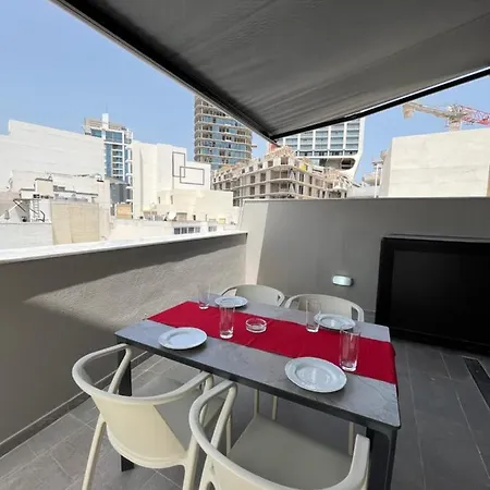 St Julians Penthouse Apartment *